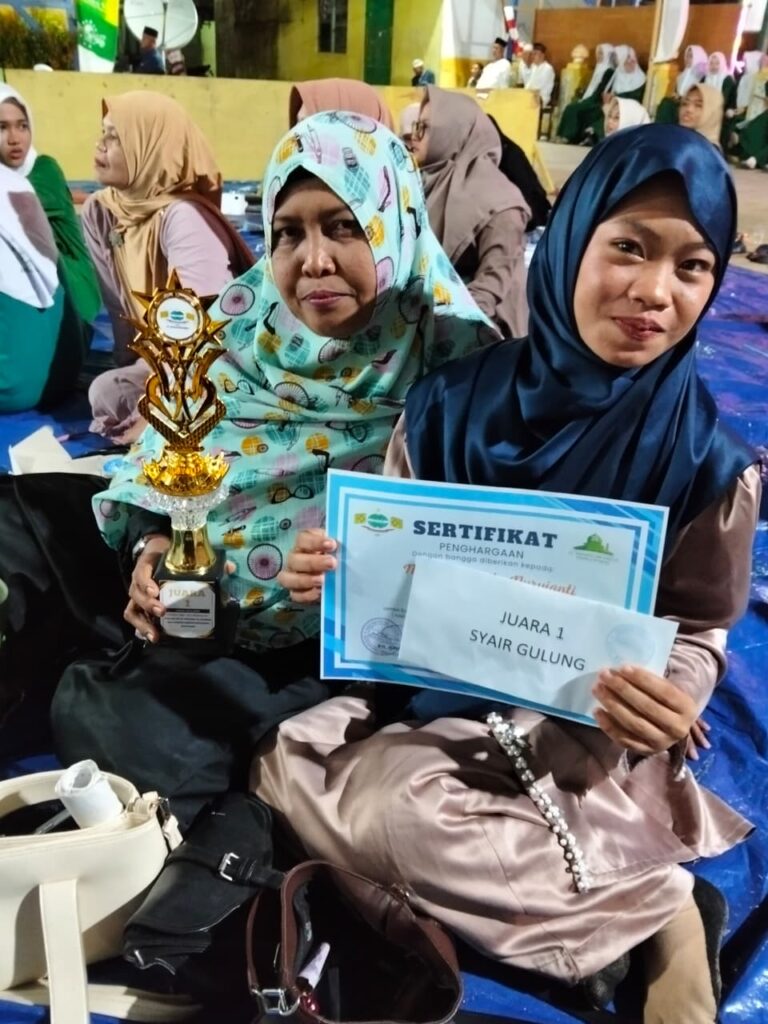 Siswi MTsN 1 Ketapang Raih Juara 1 Lomba Syair Gulung pada Harlah ke-24 Yayasan Al-Rahman